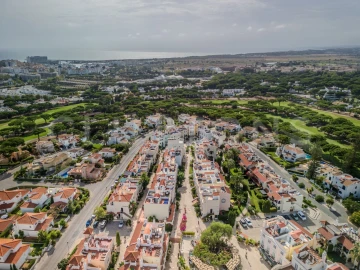 Moradia T4 para Venda em Quarteira