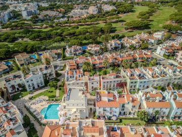 Moradia T4 para Venda em Quarteira