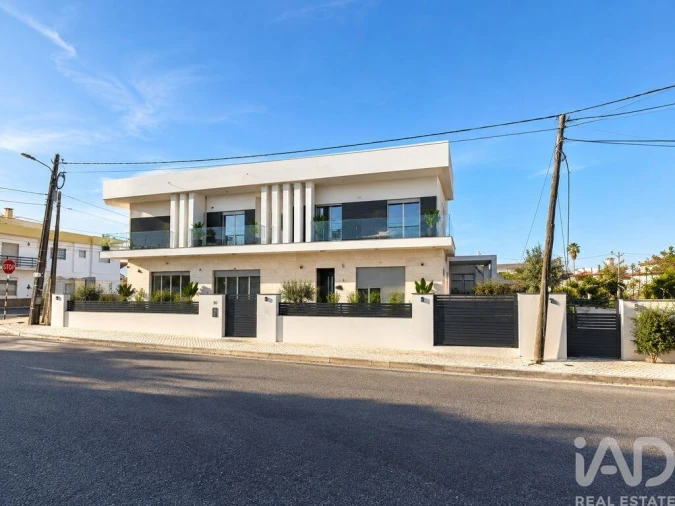 Moradia T4 para Venda em Fernao Ferro Foto 4