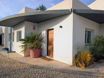 Moradia T4 para Venda em Friúmes e Paradela