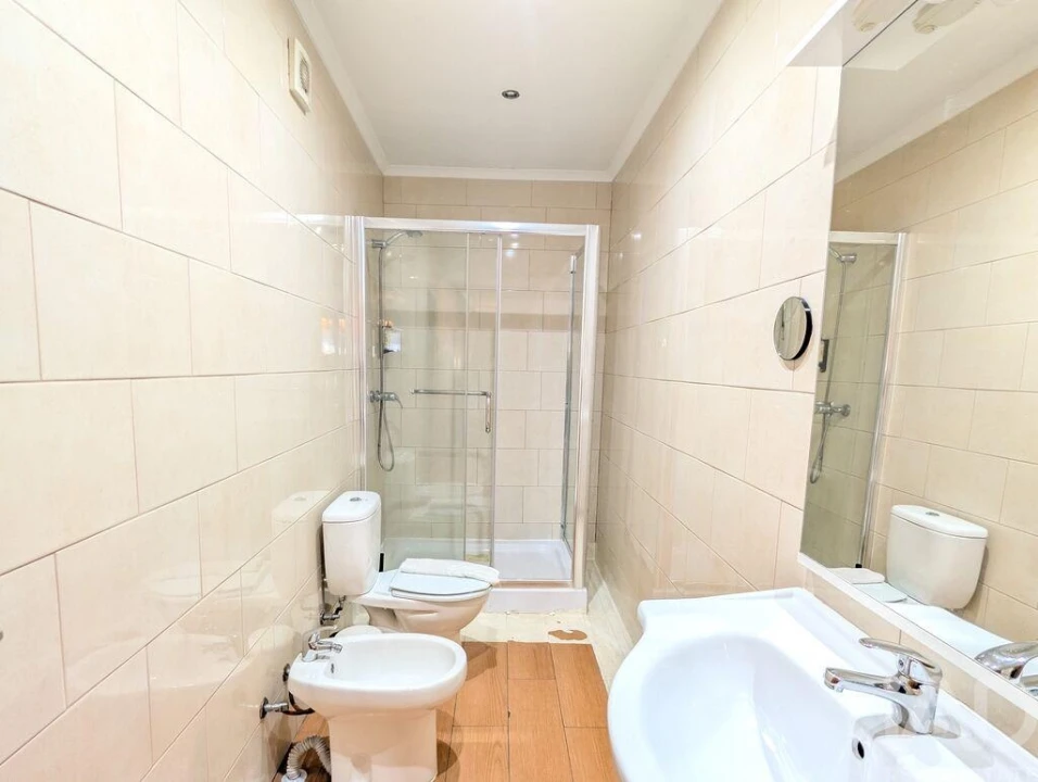 Apartamento T1 para Arrendamento em Misericórdia Foto 13