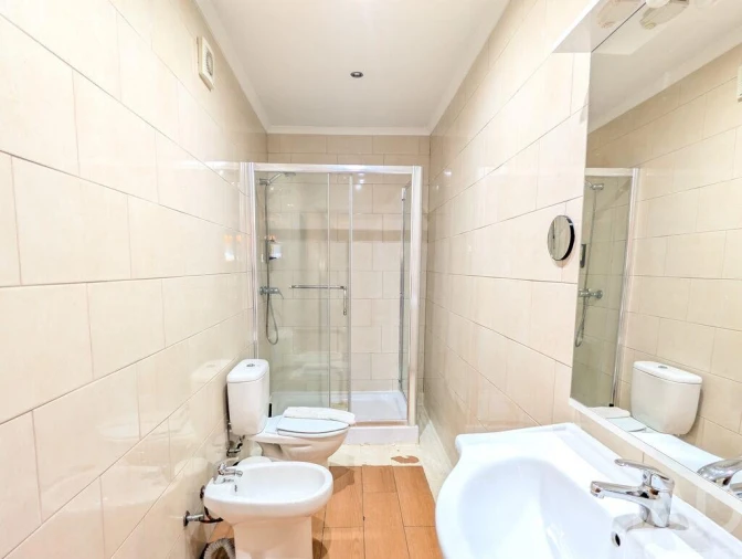 Apartamento T1 para Arrendamento em Misericórdia Foto 14