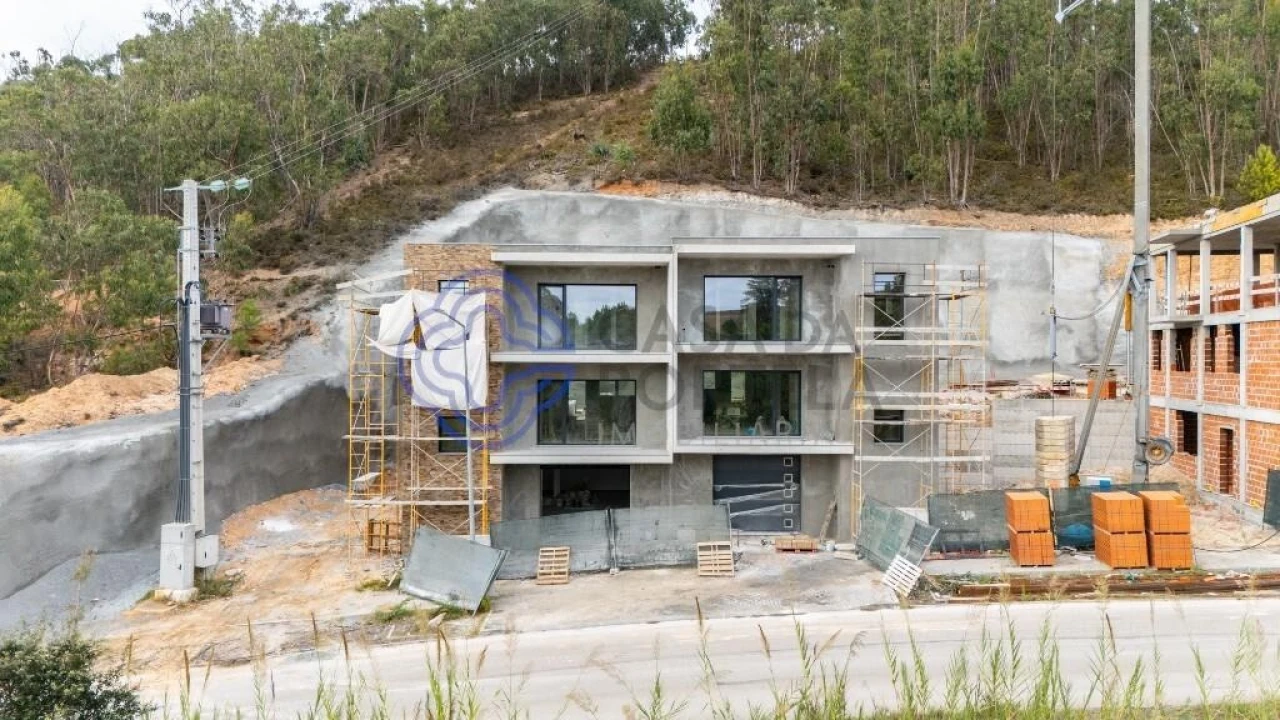 Moradia T4 para Venda em Santa Maria, São Pedro e Matacães Foto 1