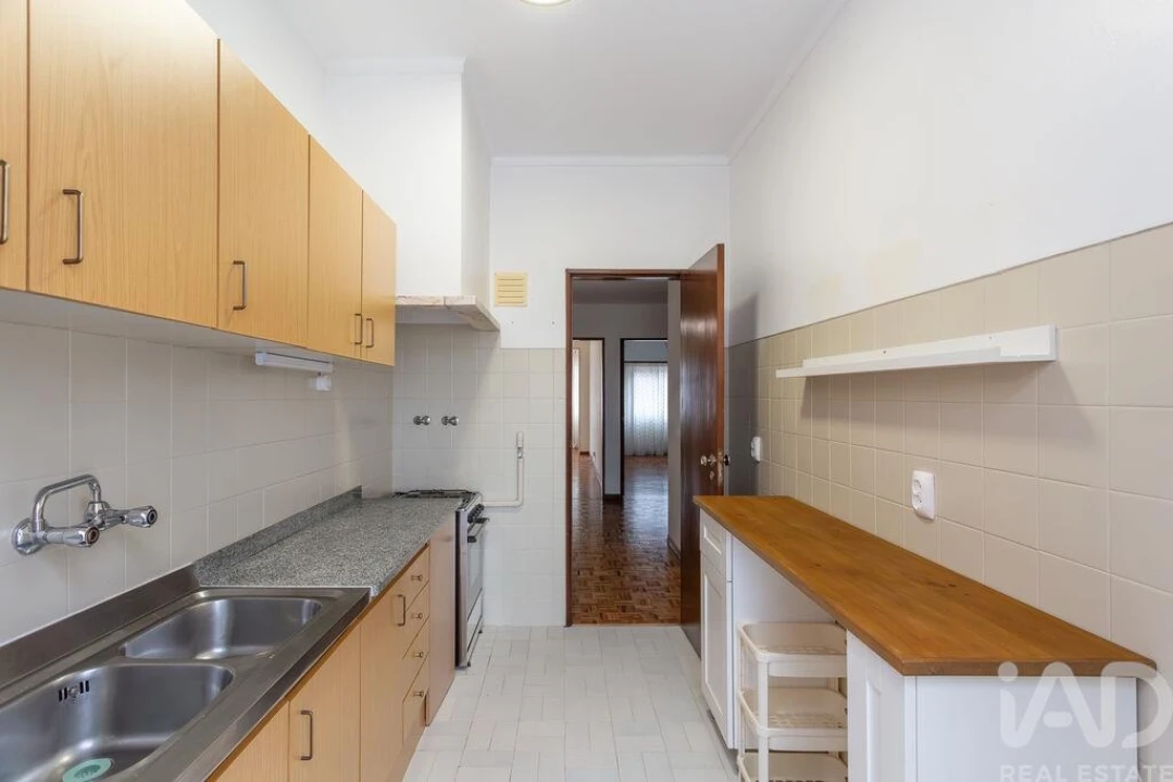 Apartamento T2 para Arrendamento em Algés, Linda-A-Velha e Cruz Quebrada-Dafundo Foto 12