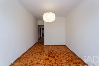 Apartamento T2 para Arrendamento em Algés, Linda-A-Velha e Cruz Quebrada-Dafundo