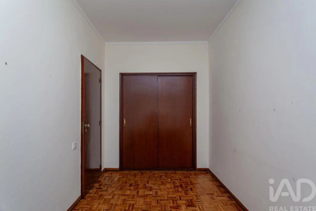 Apartamento T2 para Arrendamento em Algés, Linda-A-Velha e Cruz Quebrada-Dafundo Foto 9