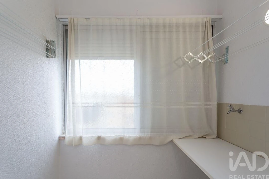 Apartamento T2 para Arrendamento em Algés, Linda-A-Velha e Cruz Quebrada-Dafundo Foto 13