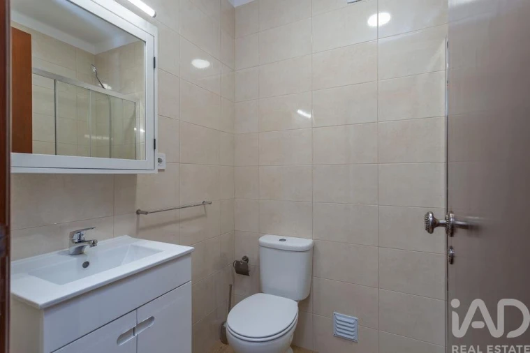 Apartamento T2 para Arrendamento em Algés, Linda-A-Velha e Cruz Quebrada-Dafundo Foto 6