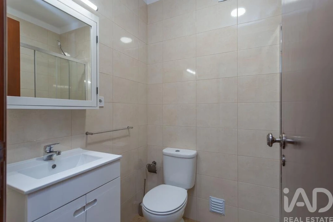Apartamento T2 para Arrendamento em Algés, Linda-A-Velha e Cruz Quebrada-Dafundo Foto 6