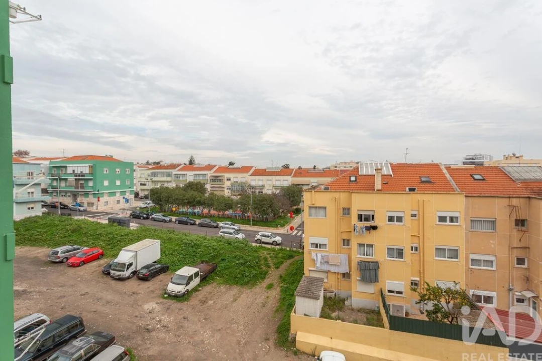 Apartamento T2 para Arrendamento em Algés, Linda-A-Velha e Cruz Quebrada-Dafundo Foto 14
