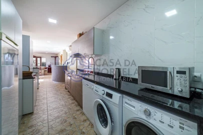Moradia T5 para Venda em Varzea