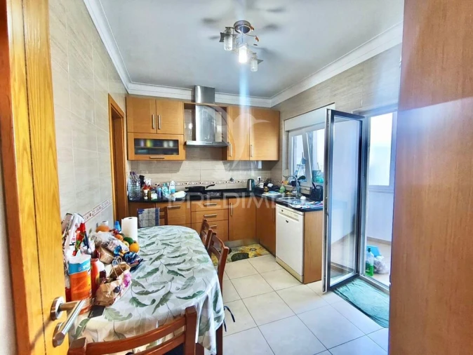 Apartamento T4 para Venda em Portimão Foto 8