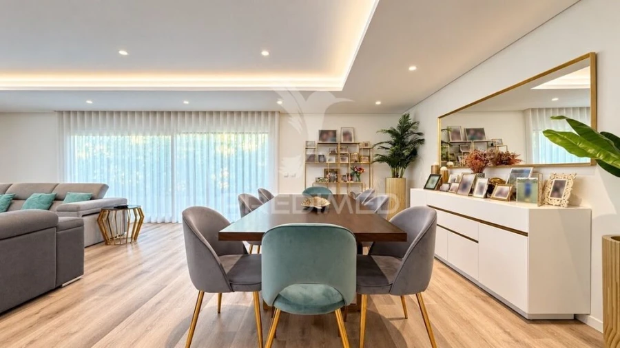 Moradia T5 para Venda em Alhos Vedros Foto 6