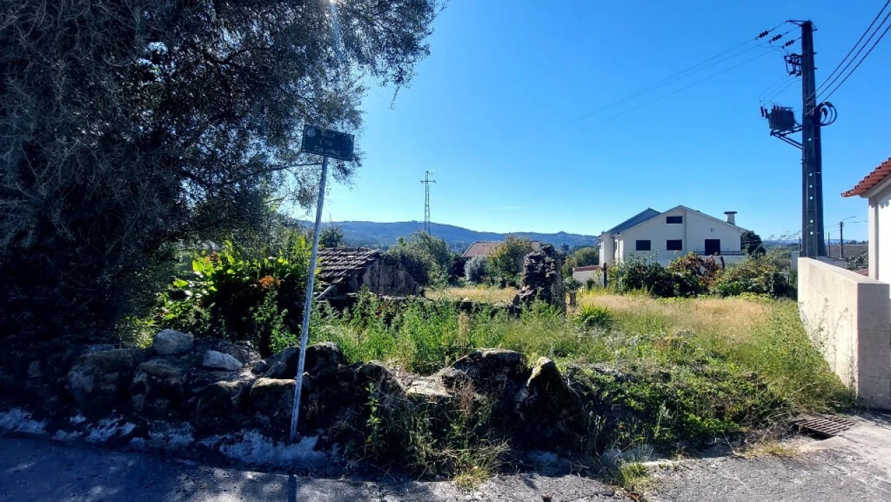 Terreno para Venda em Briteiros Santo Estêvão e Donim Foto 1