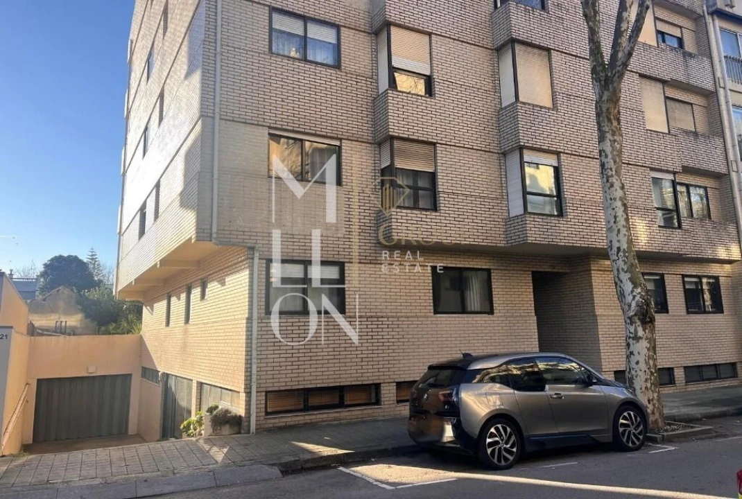 Apartamento T3 para Venda em Aldoar, Foz do Douro e Nevogilde Foto 1