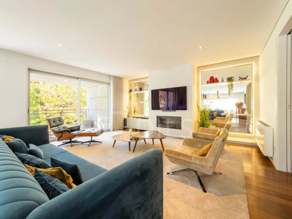 Apartamento T6 para Venda em Lordelo do Ouro e Massarelos Foto 1