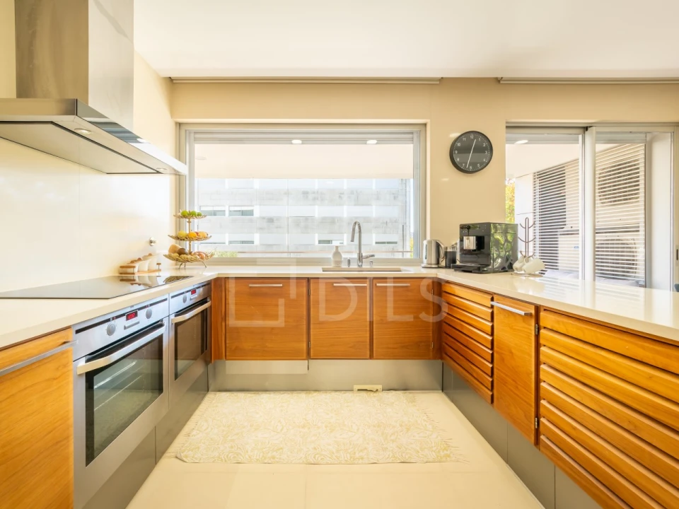 Apartamento T6 para Venda em Lordelo do Ouro e Massarelos Foto 4