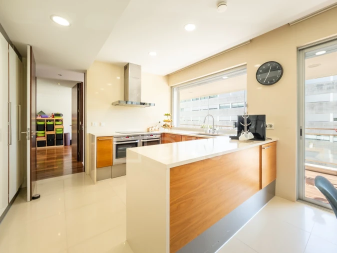 Apartamento T6 para Venda em Lordelo do Ouro e Massarelos Foto 5