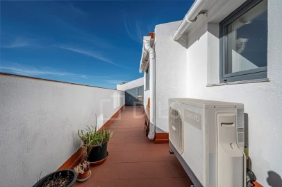 Apartamento T1 para Venda em Santa Maria do Castelo e Santiago e Santa Susana