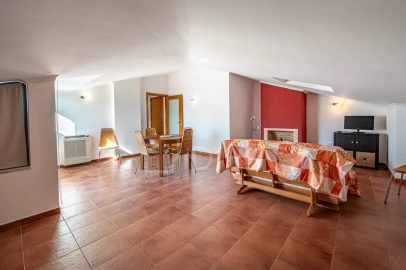 Apartamento T1 para Venda em Santa Maria do Castelo e Santiago e Santa Susana