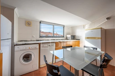 Apartamento T1 para Venda em Santa Maria do Castelo e Santiago e Santa Susana