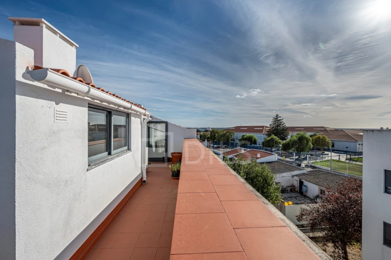 Apartamento T1 para Venda em Santa Maria do Castelo e Santiago e Santa Susana Foto 15