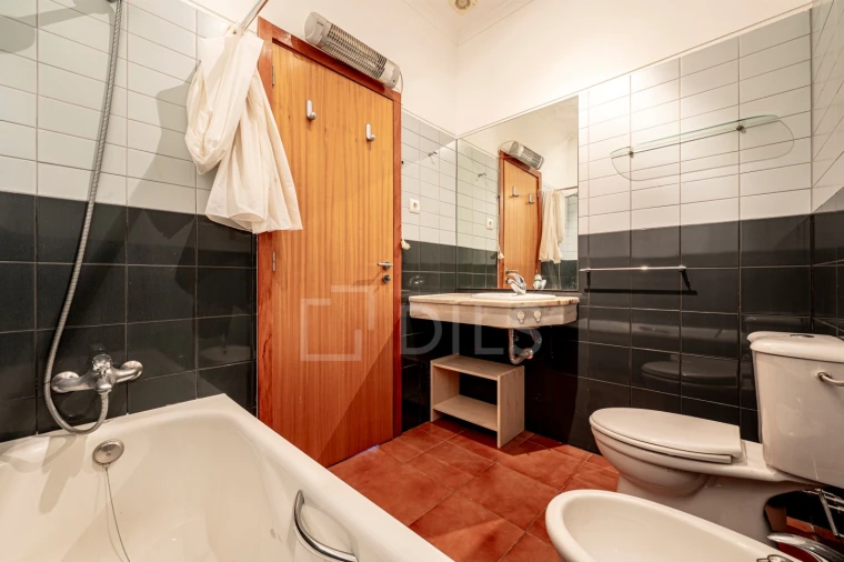 Apartamento T1 para Venda em Santa Maria do Castelo e Santiago e Santa Susana Foto 11