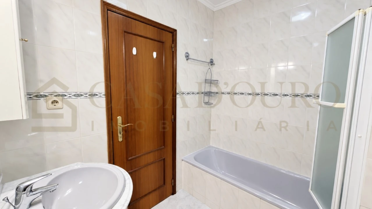 Apartamento T2 para Venda em Rio Tinto Foto 16
