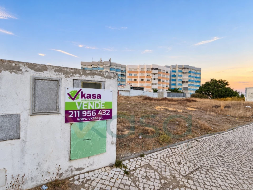 Terreno para Venda em Santo Antonio da Charneca Foto 2