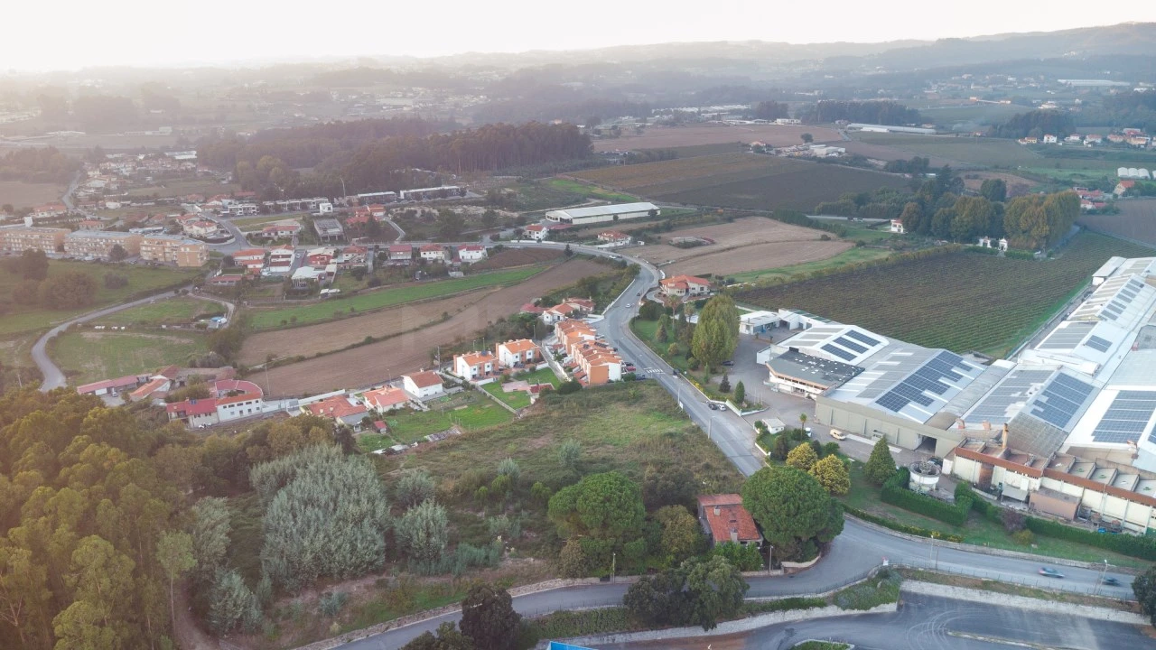 Terreno para Venda em Avidos e Lagoa Foto 1