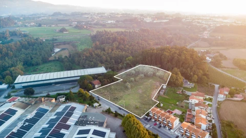 Terreno para Venda em Avidos e Lagoa