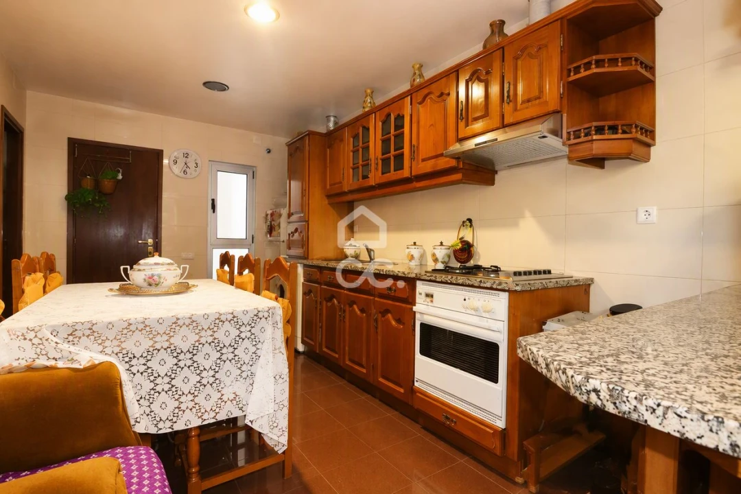 Apartamento T3 para Venda em Santo Antonio dos Olivais Foto 8