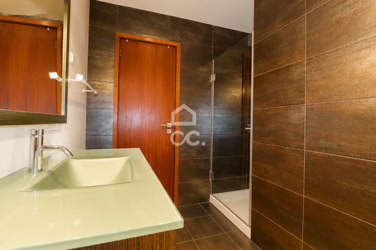 Apartamento T3 para Venda em Santo Antonio dos Olivais Foto 17