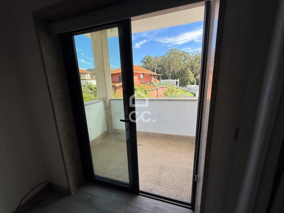 Moradia T3 para Venda em Airães Foto 12