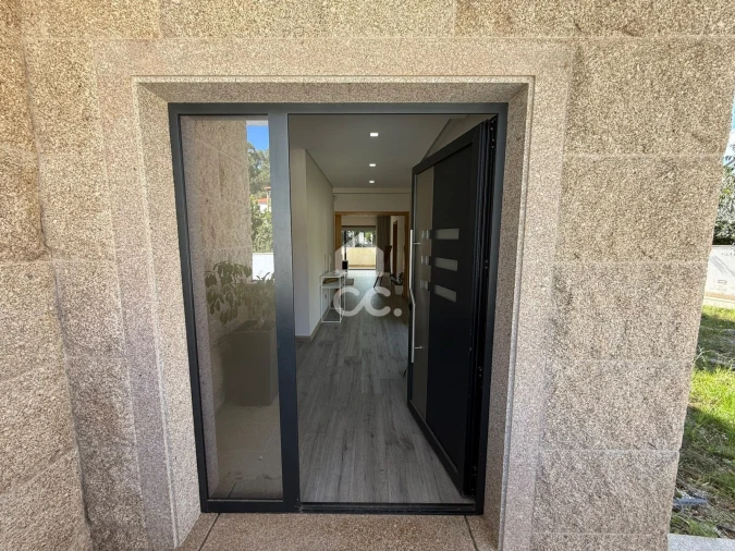 Moradia T3 para Venda em Airães Foto 44