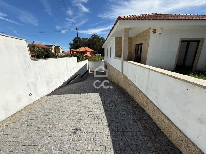 Moradia T3 para Venda em Airães Foto 67