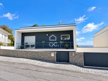 Moradia T3 para Venda em Pousada de Saramagos