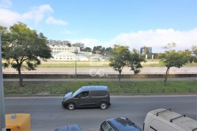 Apartamento T1 para Arrendamento em Sacavém e Prior Velho