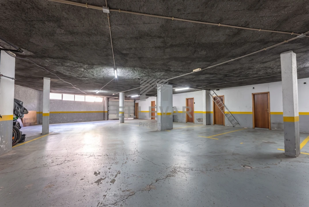 Apartamento T2 para Venda em Caniço Foto 9