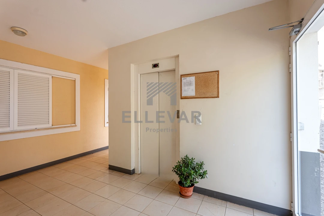 Apartamento T2 para Venda em Caniço Foto 12