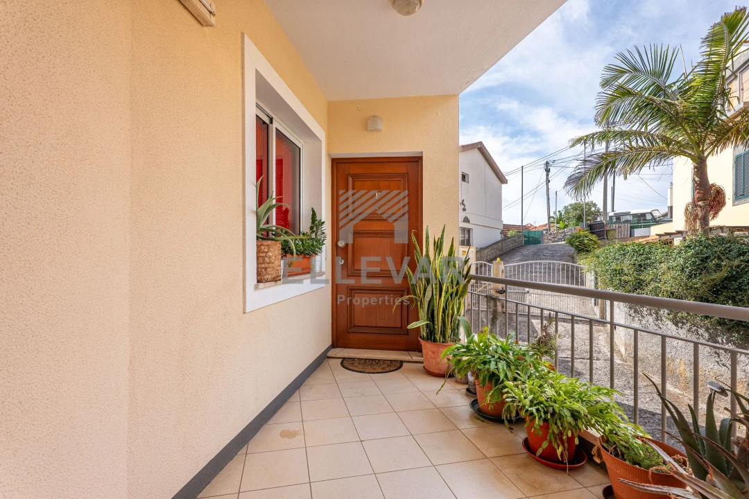 Apartamento T2 para Venda em Caniço Foto 11