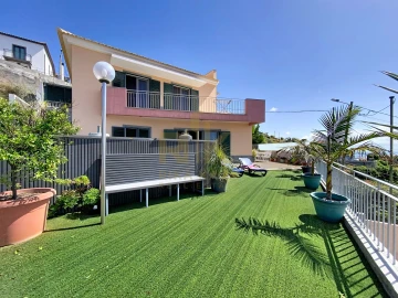 Moradia T4 para Venda em Santa Cruz