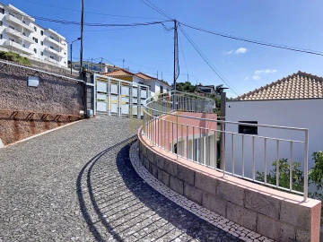 Moradia T4 para Venda em Santa Cruz