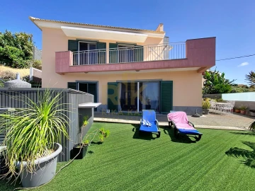 Moradia T4 para Venda em Santa Cruz