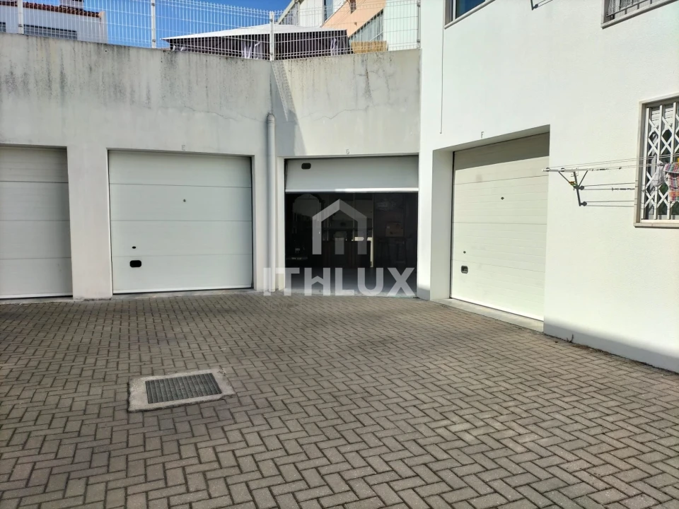 Garagem para Venda em Baixa da Banheira e Vale da Amoreira Foto 1