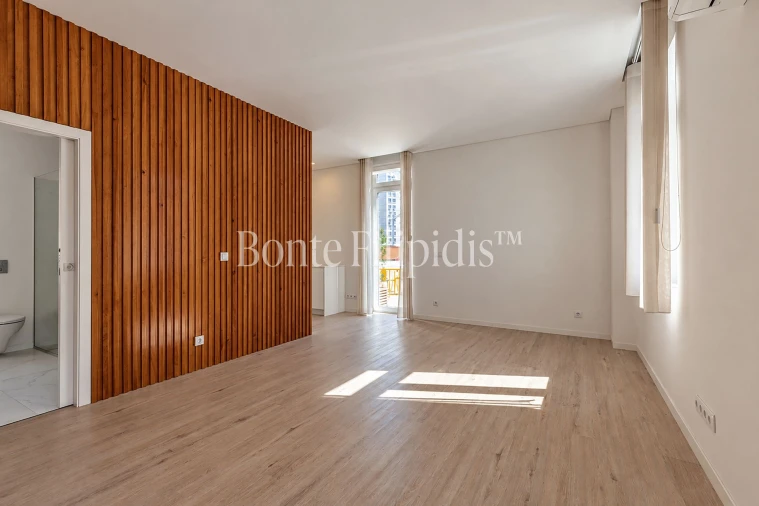 Apartamento T2 para Venda em Campolide Foto 2