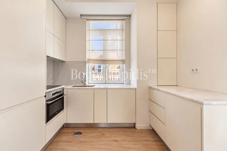 Apartamento T2 para Venda em Campolide Foto 11