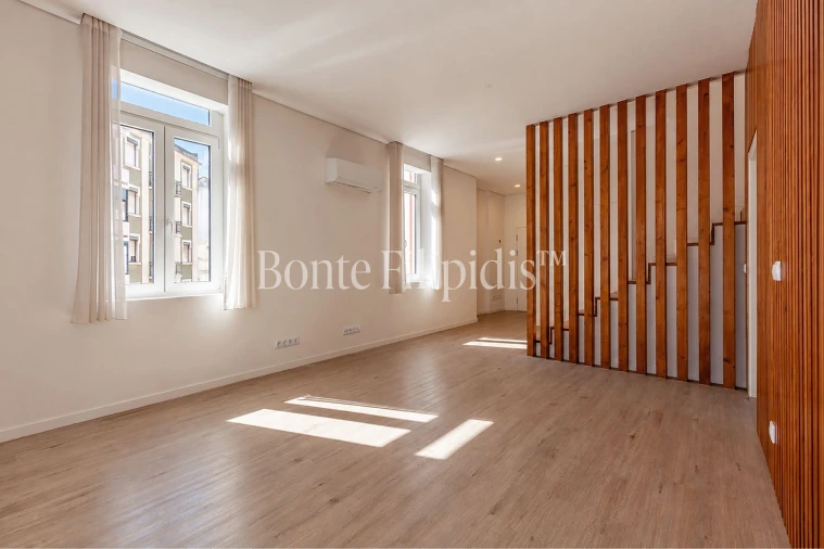 Apartamento T2 para Venda em Campolide Foto 5