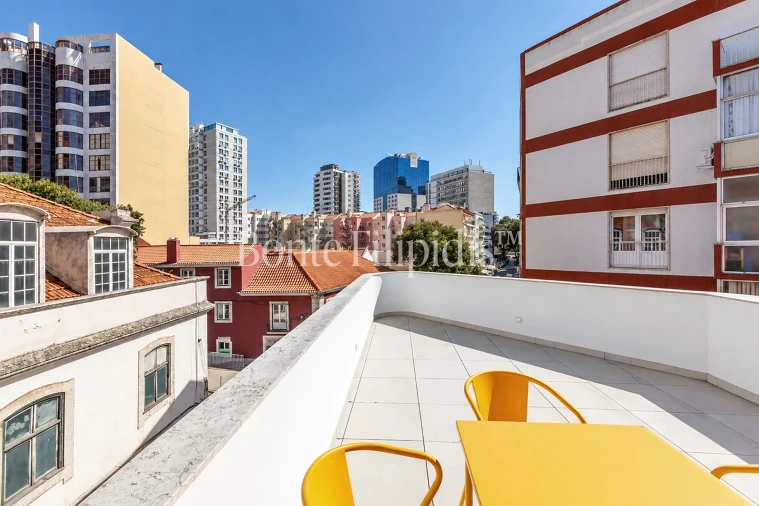 Apartamento T2 para Venda em Campolide Foto 16