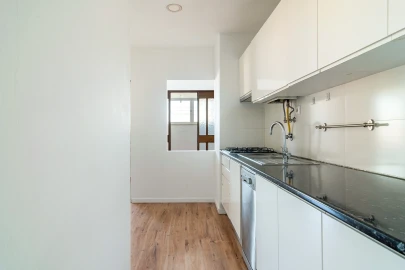 Apartamento T2 para Venda em Oeiras e São Julião da Barra, Paço de Arcos e Caxias